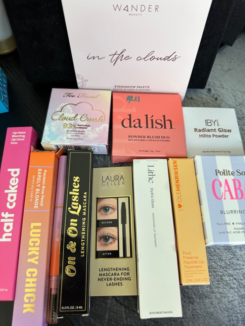 10 Pieces Wander Beauty In The Clouds Eyeshadow Palette - Pink Neutrals